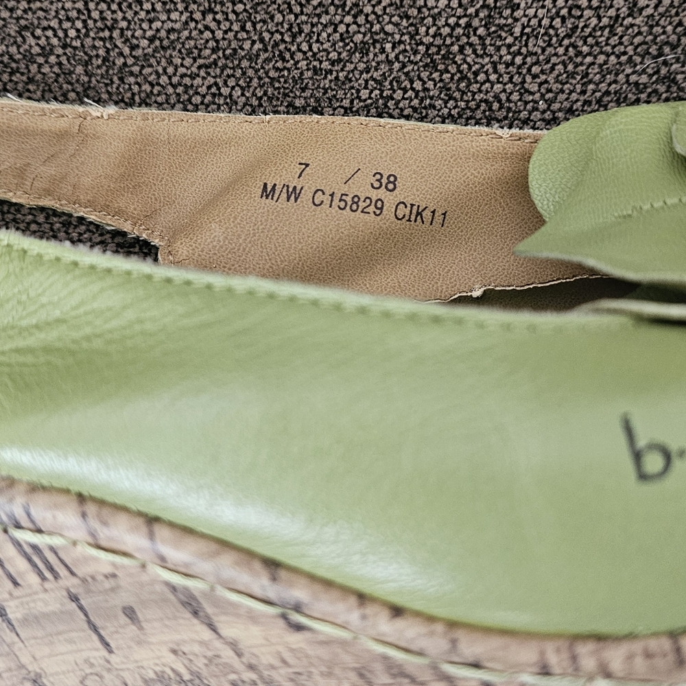 Green Women's Sandals with Floral Detail And Matching Purse. - Picture 3 of 7